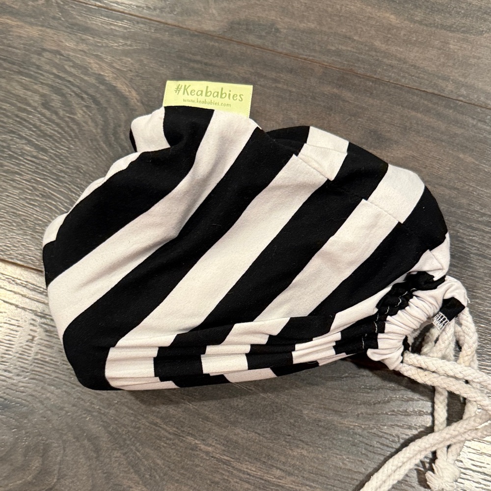 Keababies Black and White Striped nursing or car seat cover 9:3
